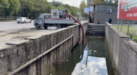 МУП "Водоканал" осушает затопленный подземный переход на Турбазе
